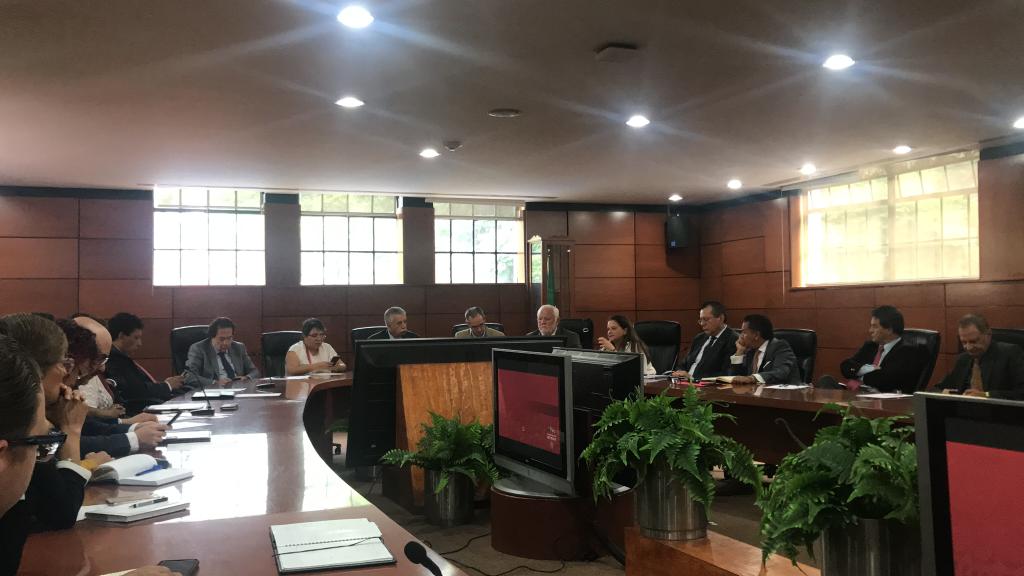 Seguro_Popular's tweet photo. La Mtra. @ivonnecisnerosL asistió al cierre de los trabajos de integración de las necesidades de medicamentos y material de curación para diferentes grupos terapéuticos, que se incluirá en el Compendio de Insumos para la Salud, para 2020.  #ServiciosDeSaludYMedicamentosGratuitos https://t.co/vbl8duc9dN