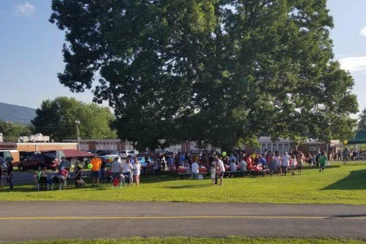 UnakaElementary's tweet photo. Thank you to everyone who came out and made our first annual Back to School Bash a success! 😀 https://t.co/wIqRXyl5Hq