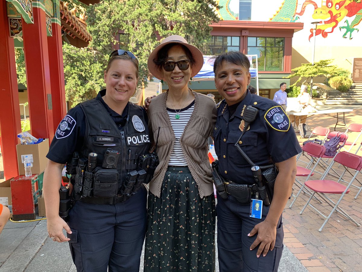 carmenbest's tweet photo. Hello Neighbors- We’re making our way throughout the city for #SeattleNightOut hope to see you out and about. https://t.co/3CZKJO99HA