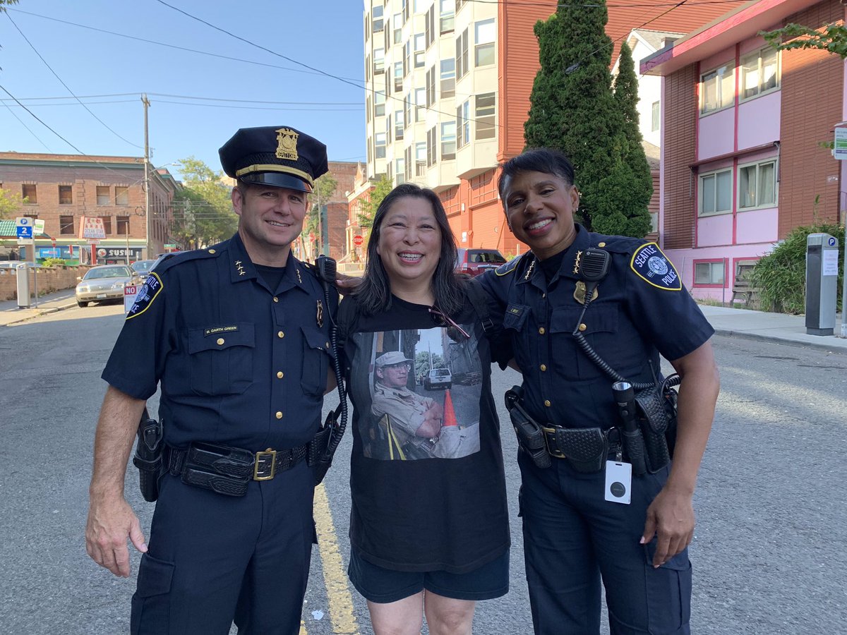 carmenbest's tweet photo. Hello Neighbors- We’re making our way throughout the city for #SeattleNightOut hope to see you out and about. https://t.co/3CZKJO99HA