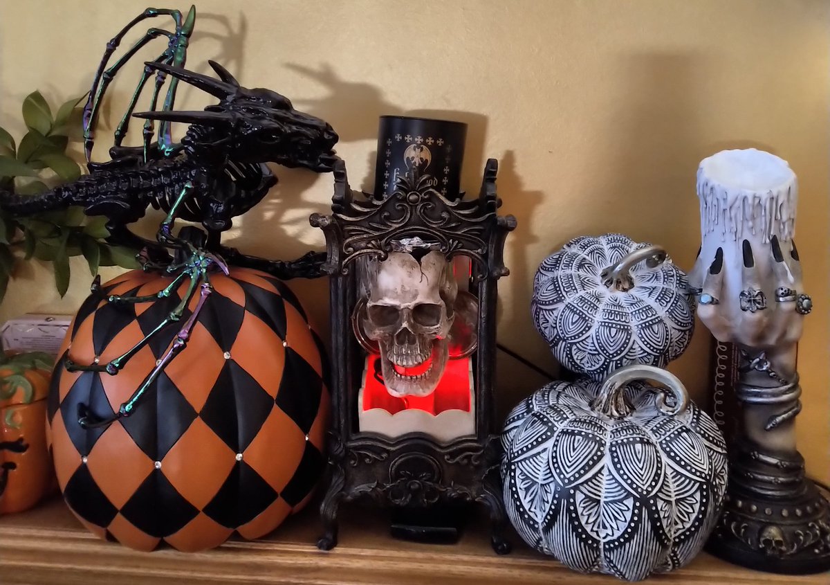 Suzee623's tweet image. AUG 6th 2019 8:17pm ct I did ask my #OUIJA Is PAUL LYNDE Radio host MARIO REYES my #OUIJA sd YES &amp;amp; My teenager frnd since 1975 ROSIE of 15 kids Knows everything abt Melanie Ann Santiago Lynde Stlng her DAD frm her MOM REVENGE tm MY dear ROSIE this way ur MOM gets PAUL LYNDE Back