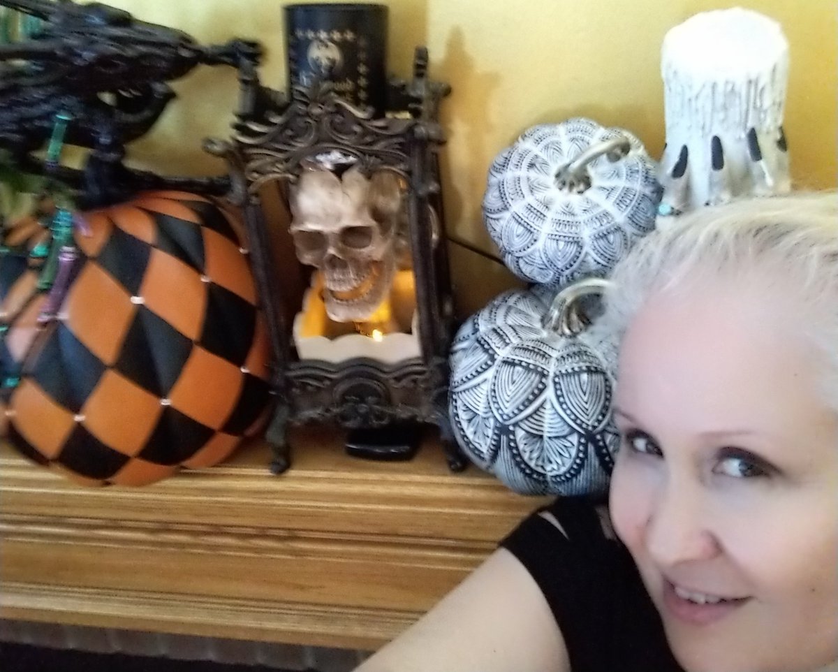 Suzee623's tweet image. AUG 6th 2019 8:17pm ct I did ask my #OUIJA Is PAUL LYNDE Radio host MARIO REYES my #OUIJA sd YES &amp;amp; My teenager frnd since 1975 ROSIE of 15 kids Knows everything abt Melanie Ann Santiago Lynde Stlng her DAD frm her MOM REVENGE tm MY dear ROSIE this way ur MOM gets PAUL LYNDE Back