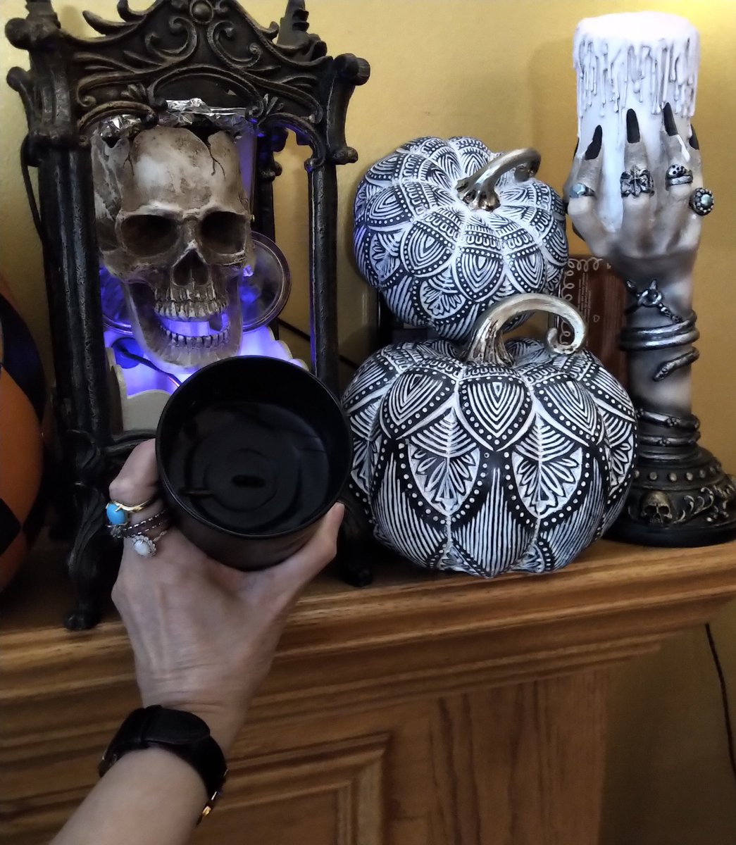 Suzee623's tweet image. AUG 6th 2019 8:17pm ct I did ask my #OUIJA Is PAUL LYNDE Radio host MARIO REYES my #OUIJA sd YES &amp;amp; My teenager frnd since 1975 ROSIE of 15 kids Knows everything abt Melanie Ann Santiago Lynde Stlng her DAD frm her MOM REVENGE tm MY dear ROSIE this way ur MOM gets PAUL LYNDE Back