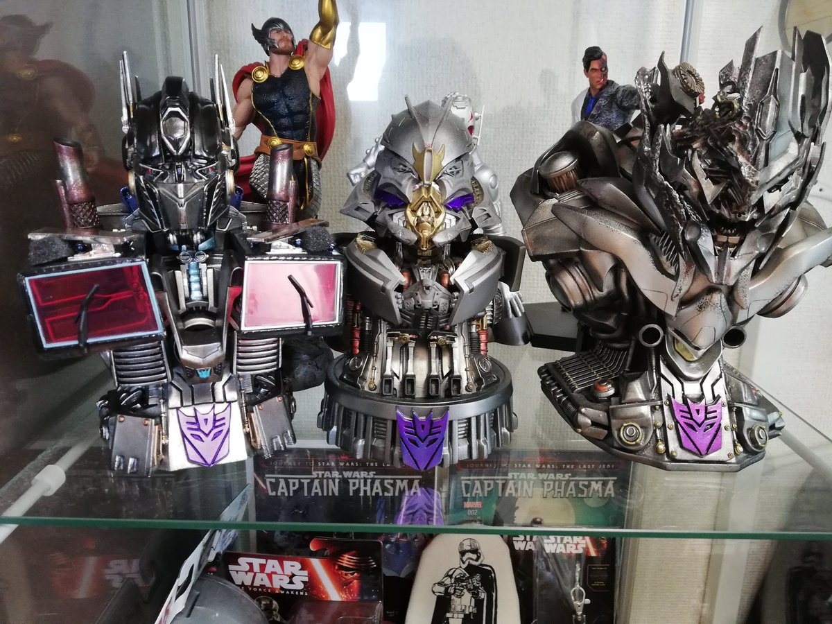 HayatoStarwars's tweet photo. この3体で飾りたかったんです!遂に3体揃いました~!マジ最高!
#メガトロン と #スタースクリーム はダメージ版、ノーマル版も欲しいなー。
#transfomers #priame1studio #optimasprime #Starscream #Megatron #nemesisprime #トランスフォーマー #プライム1スタジオ #オプティマスプライム #### https://t.co/siLTne0LSA
