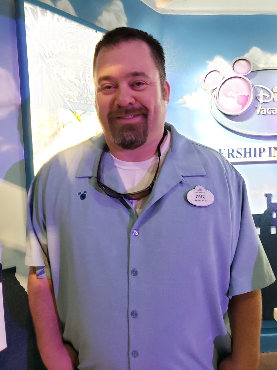 taffeelion's tweet image. #CastComplement to Greg in Epcot @ dvc booth for going above and beyond to find us to return a left phone.  THANKS Greg @WDWToday