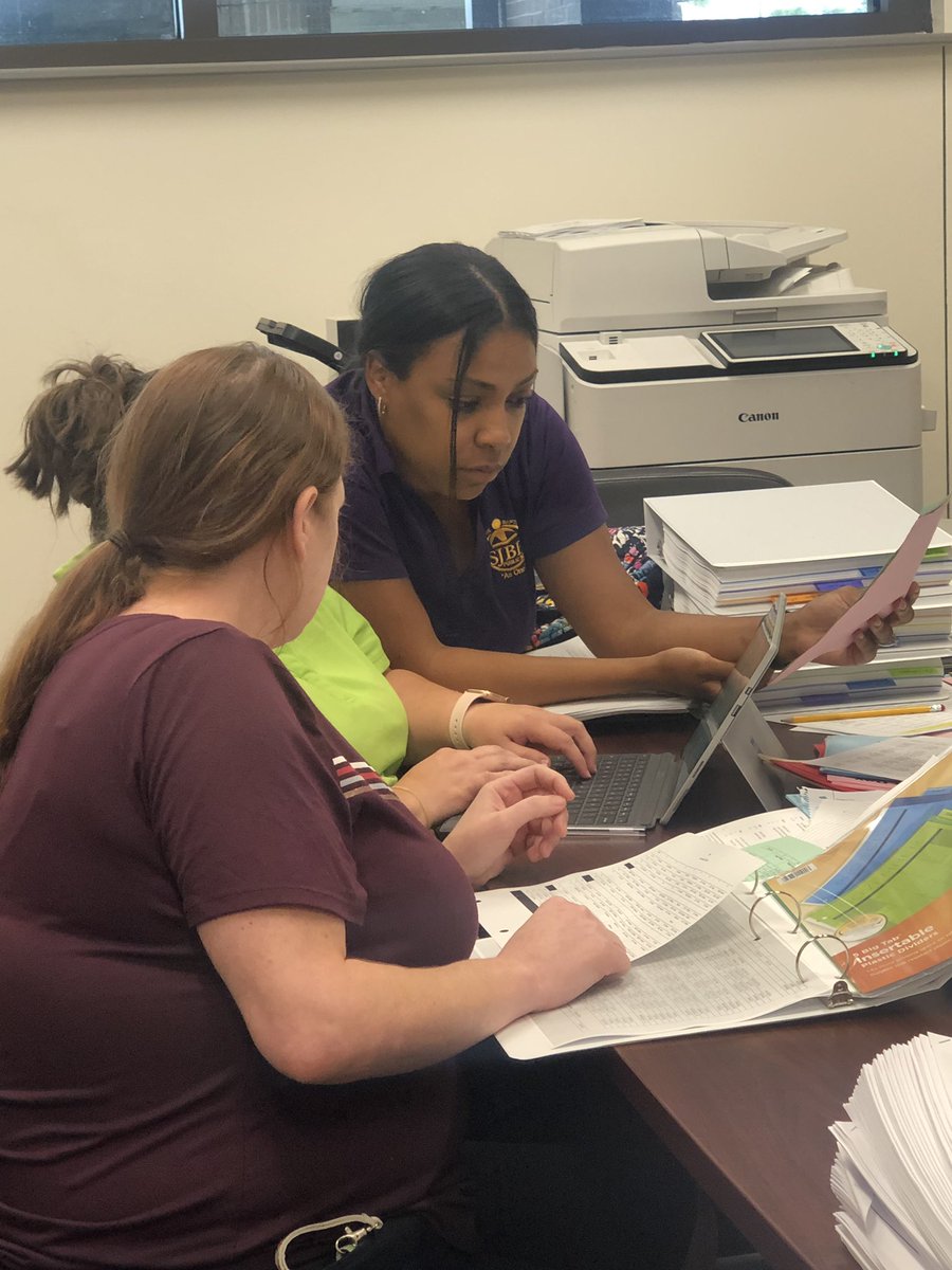 LacieLoo's tweet photo. Always a pleasure having our District EMT @TchaAtHeart at the Prep. We appreciate her support! @JGG0321 @butterfly316_21 @rgbazileteaches @HeatherWReese1 @JennKnight704 #ESJPREP #ThePrepWay https://t.co/Kc94oiLiEN