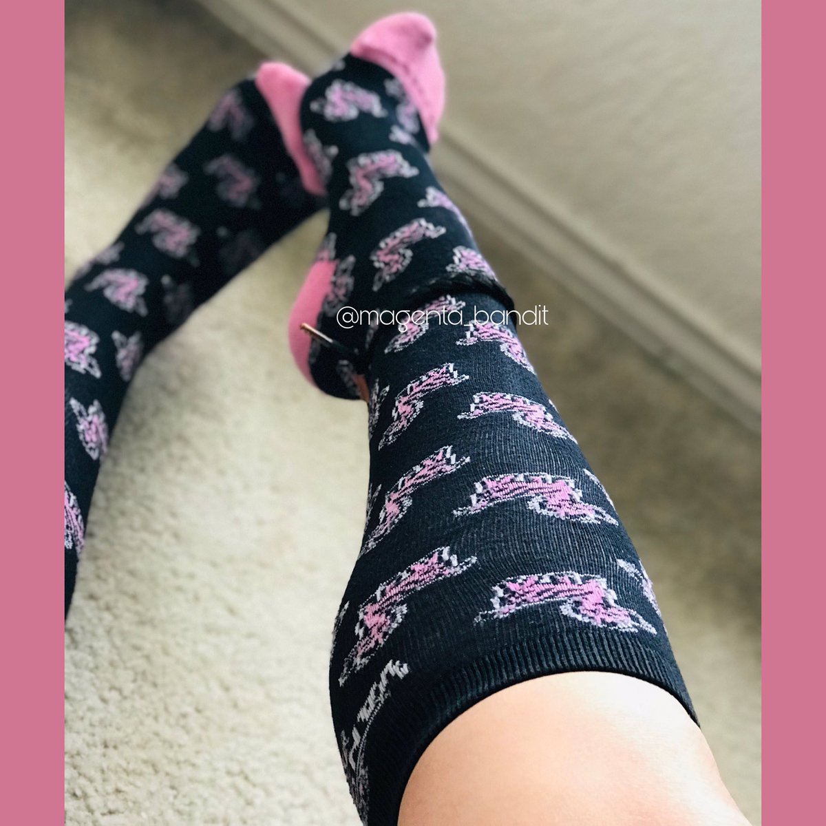 MagentaBandit's tweet photo. #magentabandit #sockqueen #footfetısh #sockfetish #vans #vanssocks #RastaClat #zebras https://t.co/7KhOPAEl2Y