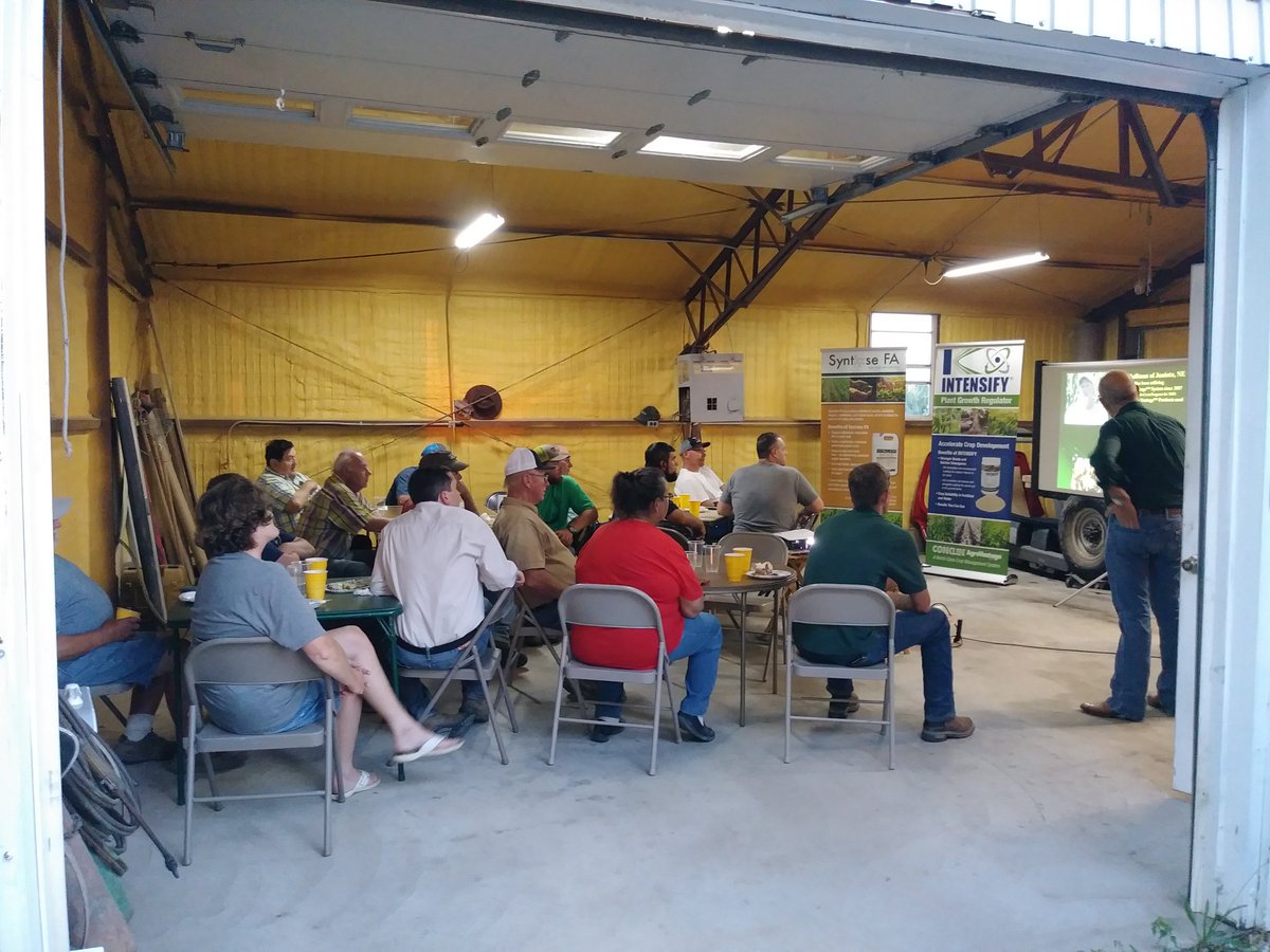 GrumkeFarms's tweet photo. Learning how to increase yields using Conklin AgroVantage products. #fieldday2019 #Conklin #AgroVantage https://t.co/lbMvYLW0N0