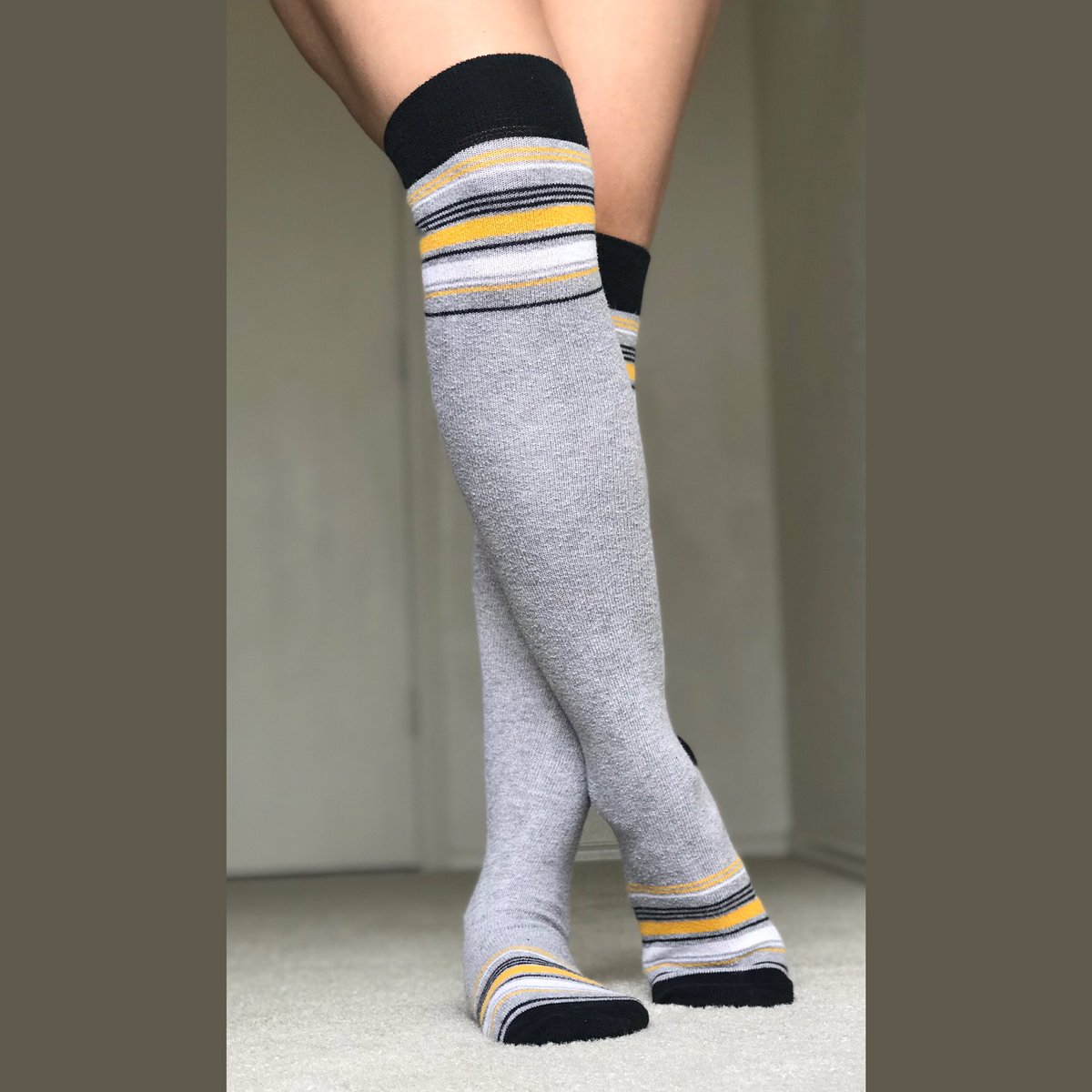 MagentaBandit's tweet photo. #magentabandit #sockqueen #kneehigh #sockfetish #footfetısh #queenbandit #melaninpoppin https://t.co/jNbaiU4Yjv