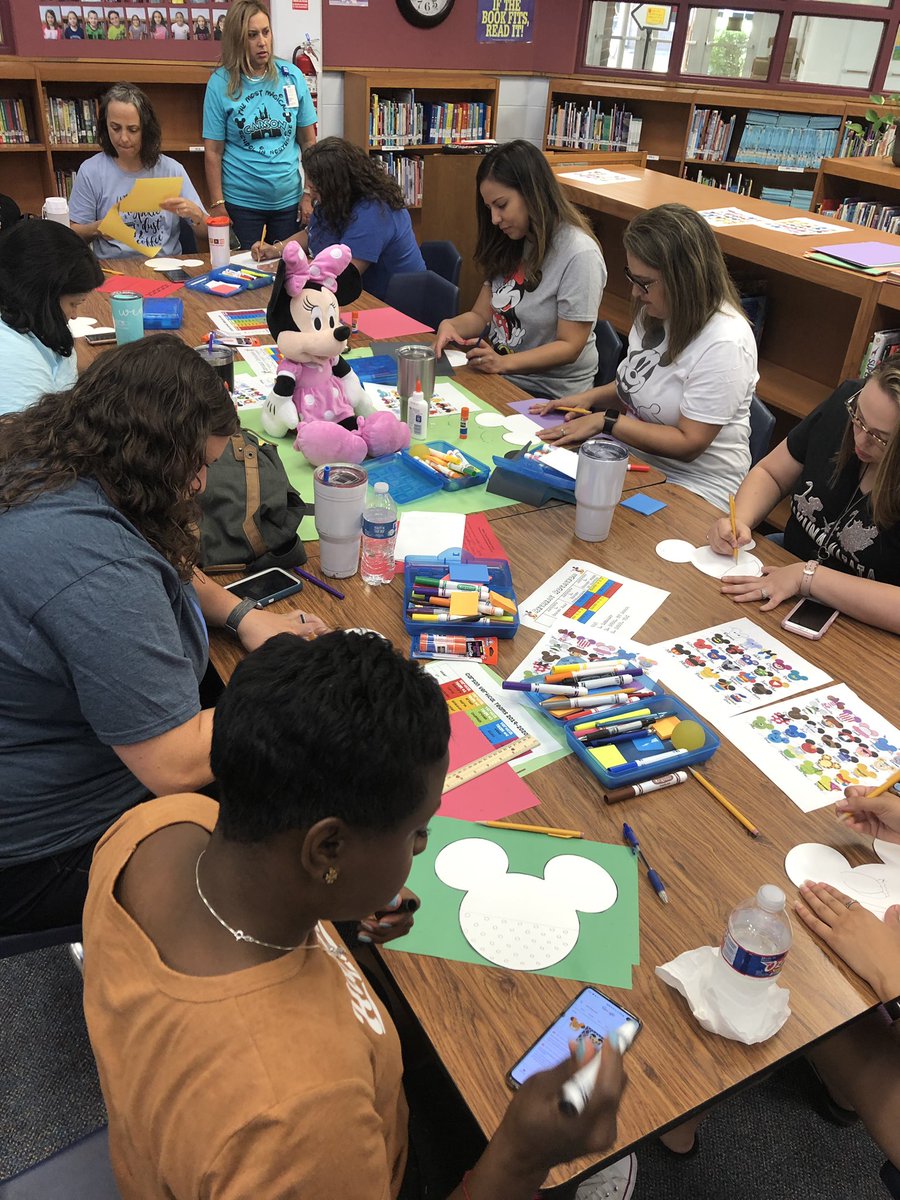 MsDeHoyosNISD's tweet photo. Using our creativity during our campus retreat. @lorimshaw #NISDCarson #ThisisCarson https://t.co/nbXCtNn5LP