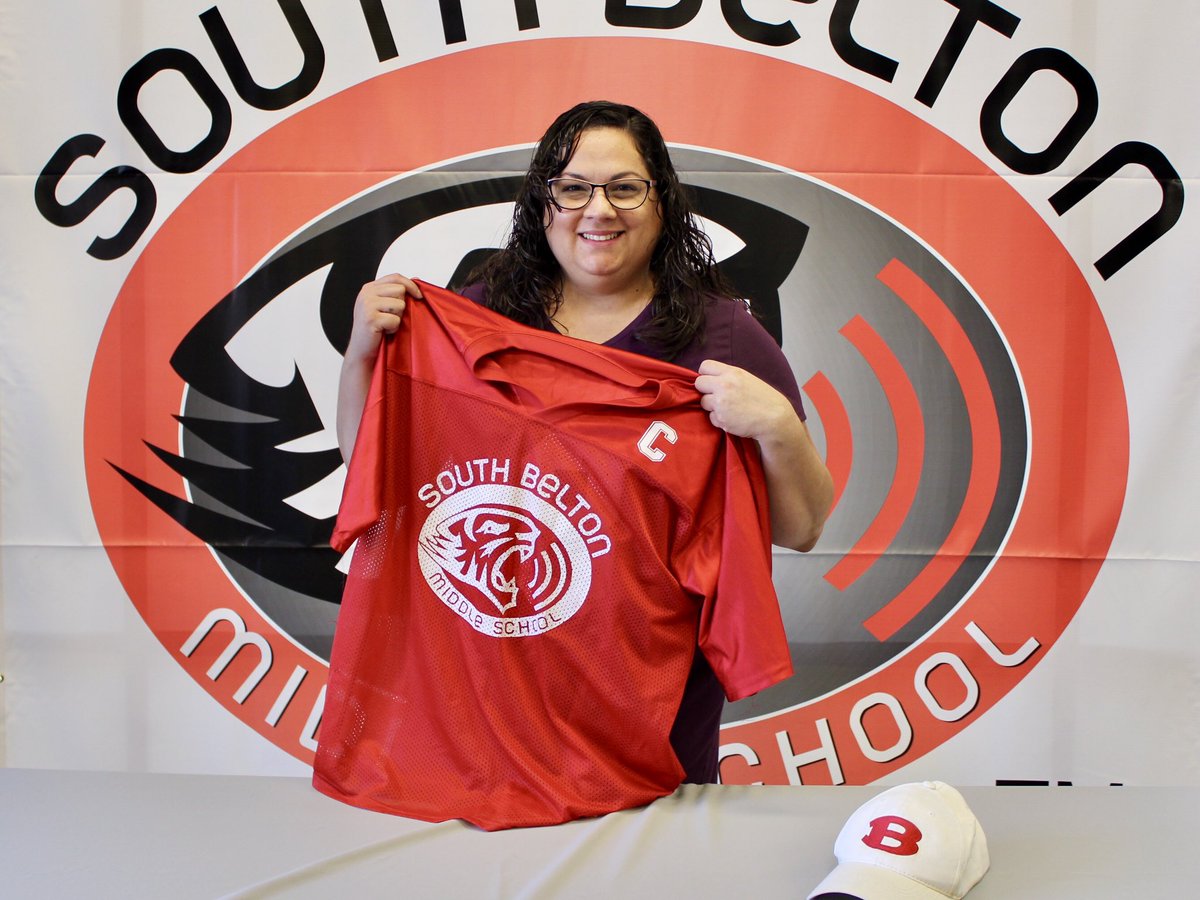 SouthBeltonMS's tweet photo. We celebrated the beginning of the 2019-2020 school year today by welcoming our new teachers with a special signing ceremony. We’re so glad they’ve chosen to be South Belton Tigers. Check out more pictures here: https://t.co/9HNNvbdITr   🐾 ❤️ #SBMStigers #BISDcreates https://t.co/VuINgLpcSF