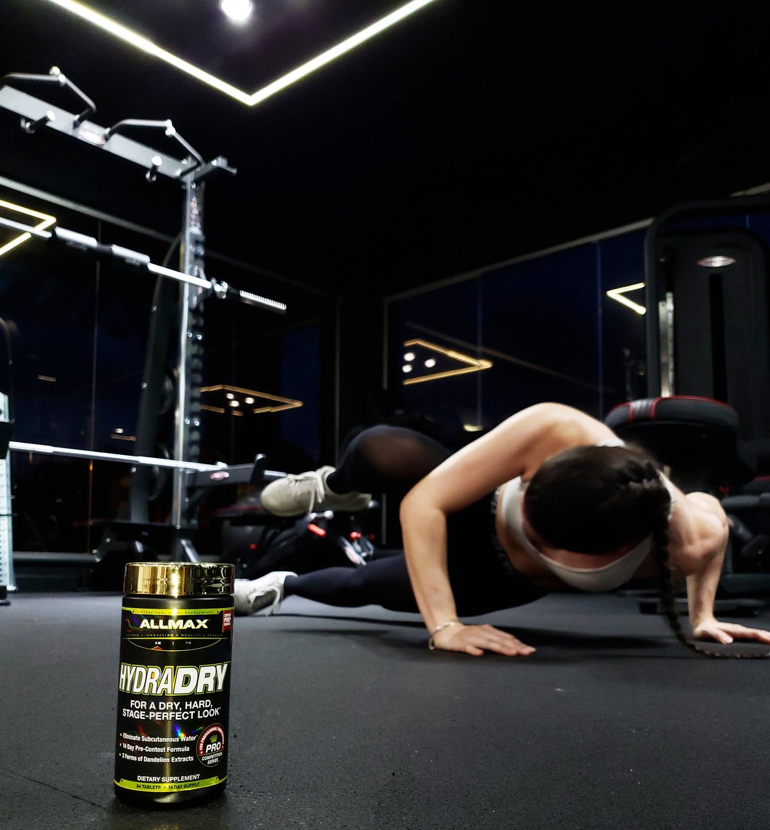 VirfaFernandez's tweet photo. #NutriTip |Para lucir más que espectacular solo necesitas eliminar la mayor cantidad de #agua retenida en tu #piel, con ello permites expresar mejor el trabajo que has realizado sobre tu cuerpo. Tu #supp:
✔@ALLMAX #HYDRADRY
🛒@gurabonutrition 🇩🇴 https://t.co/LGqacyyMwE