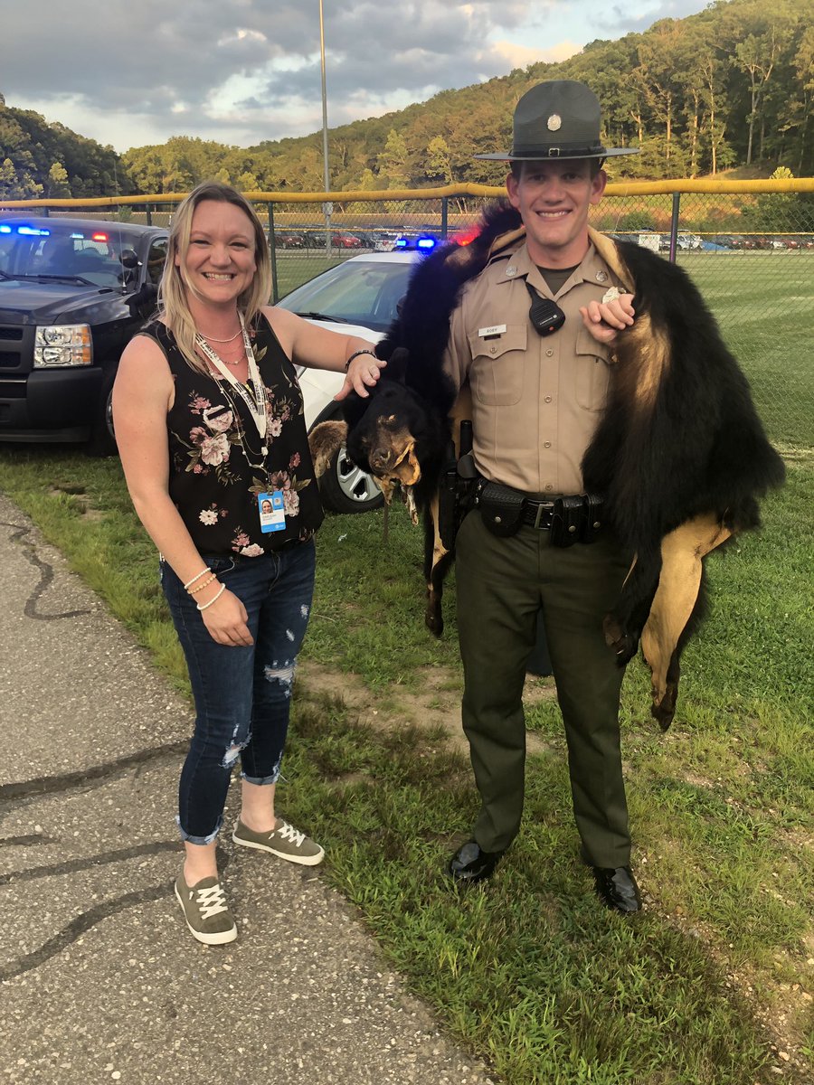 Darleah's tweet photo. Made it back to the Osage Beach in time to enjoy a little National Night Out and even get a ‘Bear’ hug! Thank you Park Ranger Roby. Beary much appreciated. @KAMOBAT #FirstNet @alysonwoodard @ChadSain @CentralRgnVoice https://t.co/MU8OU3iDlI