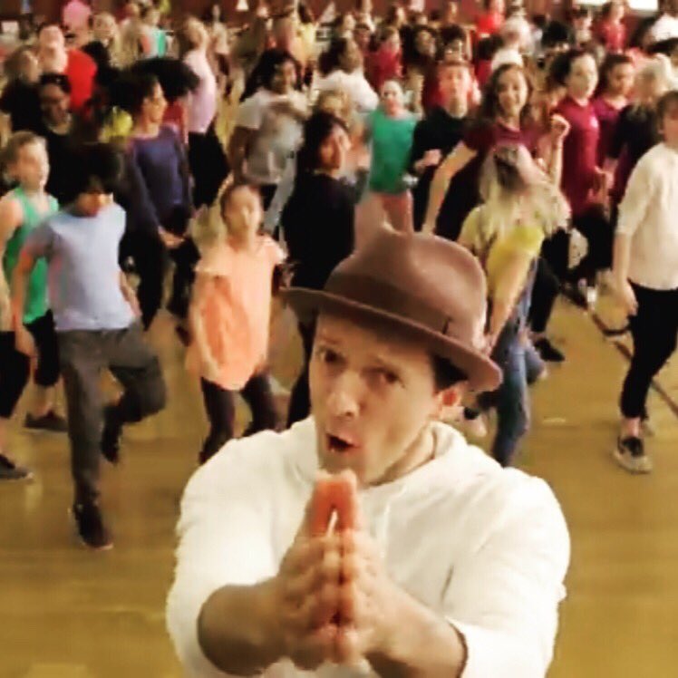 RO_Universe's tweet photo. Top of the day to you all 😃
Check out this awesome new song ‘Have It All’ by Mr Jason Mraz ✌️💖🙏

https://t.co/ImRsB549cK (official video)

#haveitall #jasonmraz #music #newmusic #awakening #coexistence #weareone #peace https://t.co/GWfejhIfb7