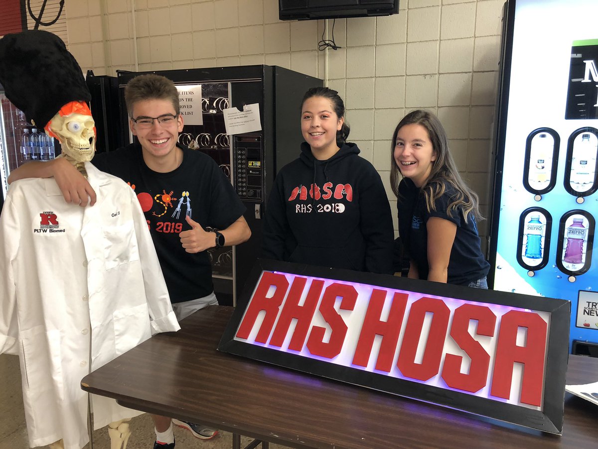 RichmondHOSA's tweet photo. Club Fair @LearnatRHS @wearrrichmond HOSA represented!! @Josh3102 @biomedscience09 @alyssahollings8 @justinperdomoRH  @Aaliyah_0417 #RHSBMS https://t.co/F0h6P9U3fi