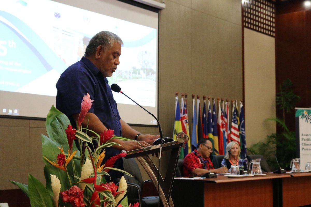 SprepChannel's tweet photo. The first ever ‘Tanoa Session’ bringing together Pacific National Meteorological and Hydrological Services (NMHSs), key donors, partners and the private sector working in climate and weather services, was held on yesterday, Tuesday 6 August in Apia, Samoa #PacificMet #PMC2019 https://t.co/LkeQCdtcUD