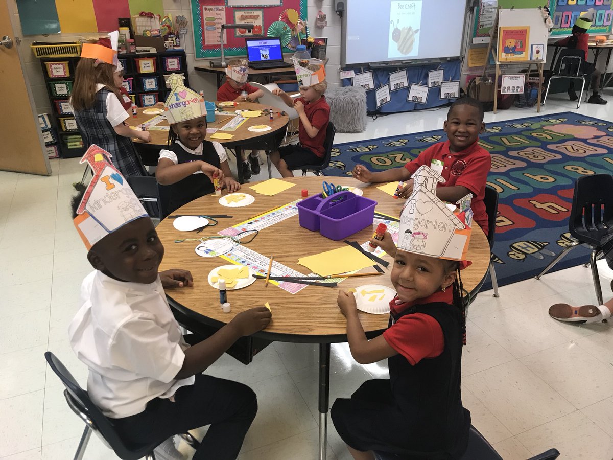 kindergartenkd's tweet photo. We had a fabulous first day in Kindergarten! @MaryBAustin #austininnovators https://t.co/AAPyKO3yvC