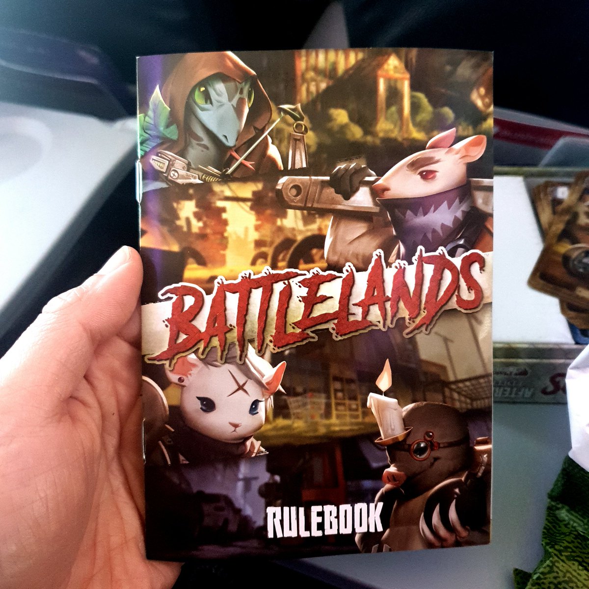 MeepleU's tweet photo. Whattt?? I had to read it twice at least, I thought it's the effect of jetlag. Check the last paragraph for rule for tied players 🤣 for card game #BattleLands @mice_guy @andreamez @PlaidHatGames https://t.co/14iKlqJJb1