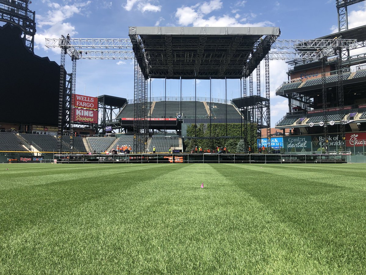 CREEDY95's tweet photo. Day 3 of concert week. #zacbrown #billyjoel #coorsfield #denver #2concerts #turfgrass #schoolofraz #sunnyday #H2O #kentuckybluegrass https://t.co/olLu2goYDd