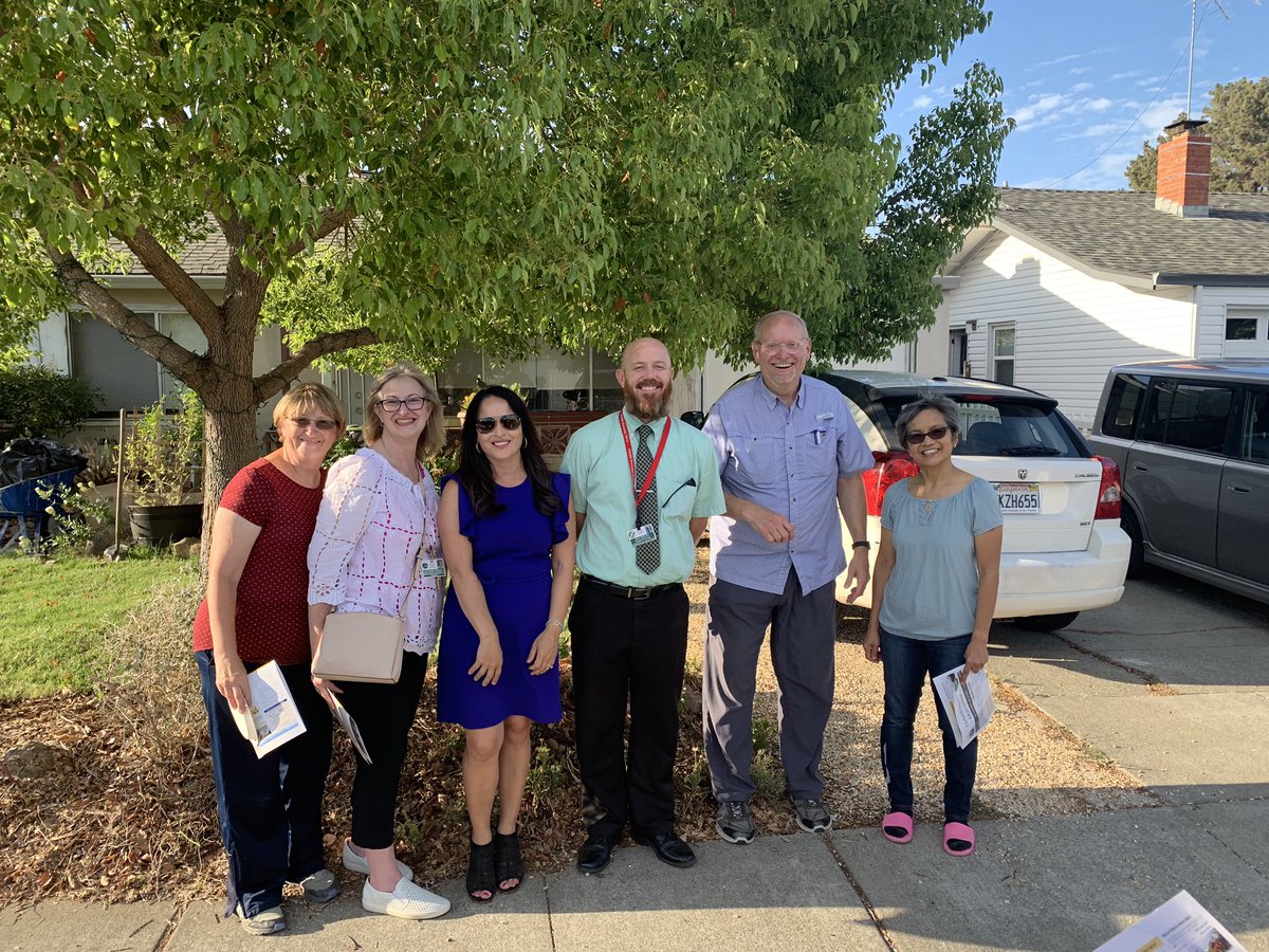 jmgsca's tweet photo. National night out at the boardmember Wilson’s house the Lumpia is amazing! @arron_degracia @ekolakoski #fsusdpremier #NationalNightOut #Fsusd https://t.co/l1XE2qpGPX