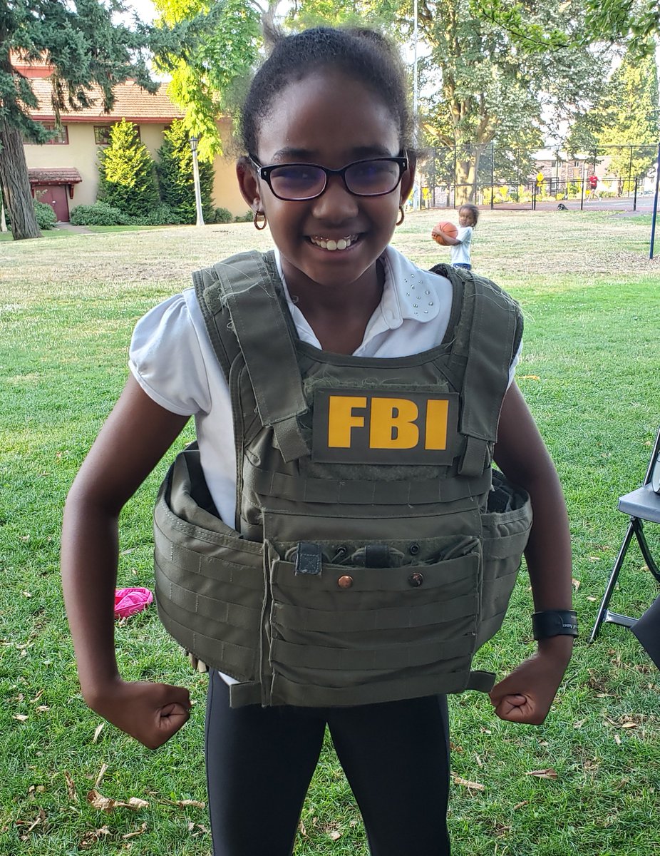 FBIPortland's tweet photo. It's been a fantastic night here at Peninsula Park's National Night Out. A few more years and she'll be ready to work for us! We'll be watching for your application! #FutureFBI https://t.co/BwzHx4PJOz