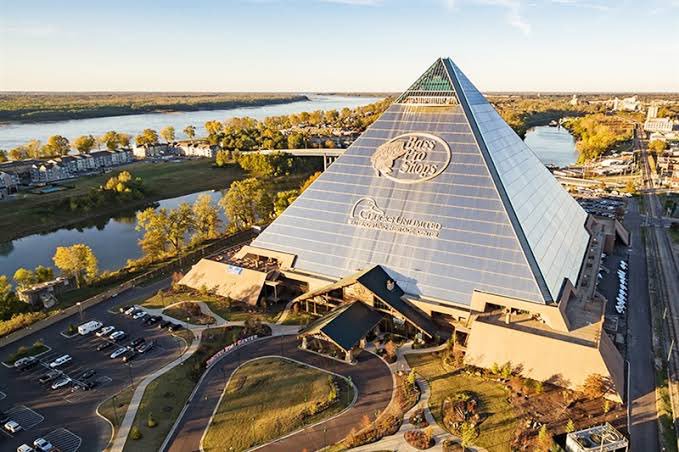 BronteRodMaster's tweet photo. Talk about a wonder of the industrial world, hope to see this bad boy in the flesh one day.#BassPro #Fishinglife #BrontesBucketList https://t.co/sLmEcudt6Q