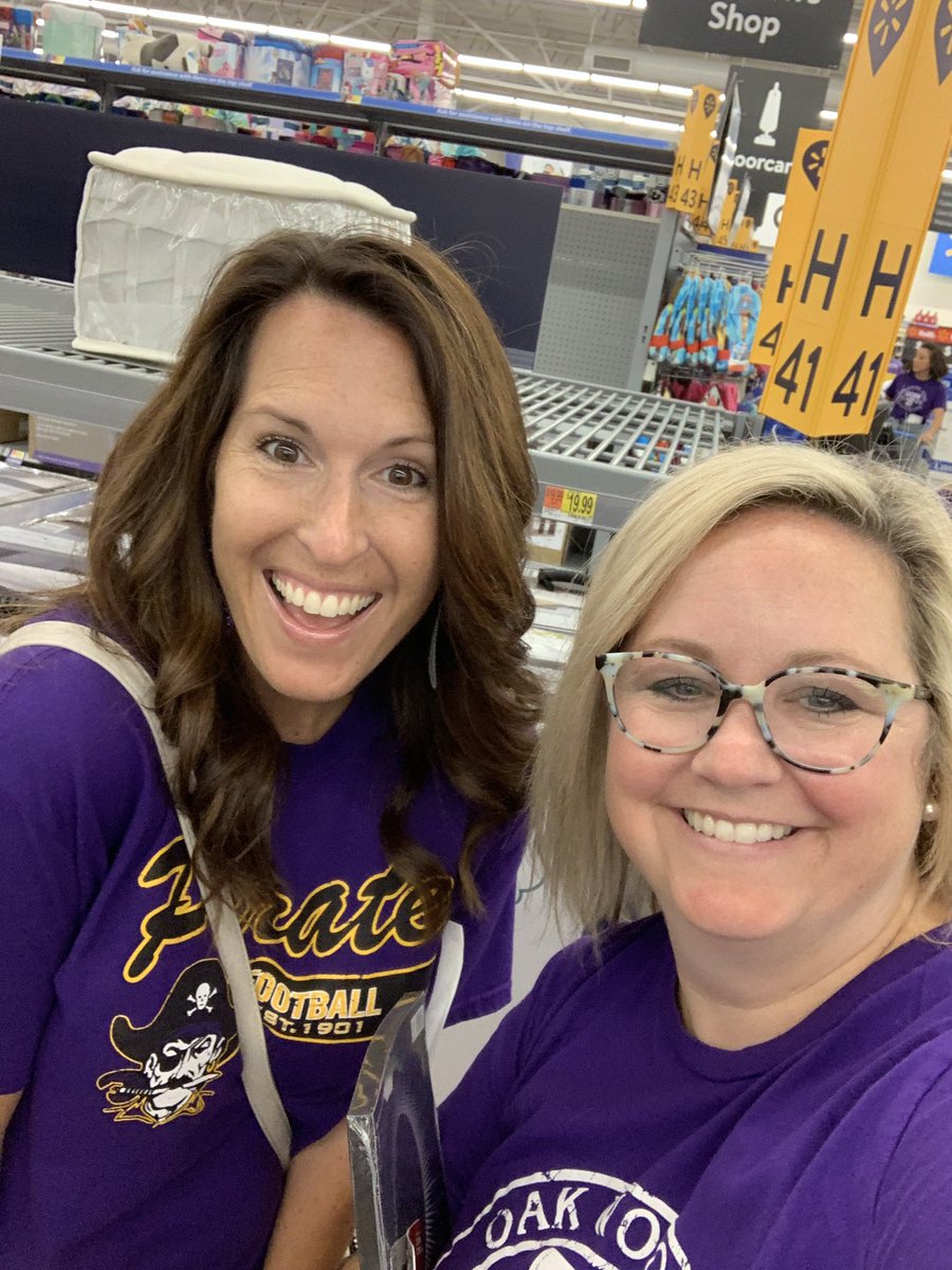 Best Convocation EVER! Thanks <a href="/Granburyisd/">Granbury ISD</a> and <a href="/walmart/">Walmart</a> for the shopping spree surprise today! #PiratePride