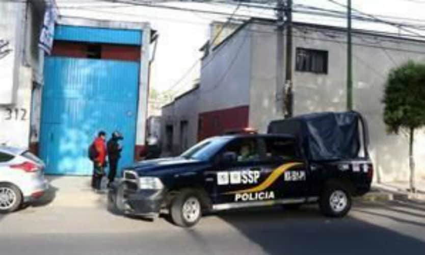 ElBigDataMx's tweet photo. Policías de la CDMX ofrecen llevar a su casa a adolescente; la violan en el camino ➡️  https://t.co/uoK3FbZ9ca https://t.co/y2D1W8RpXM