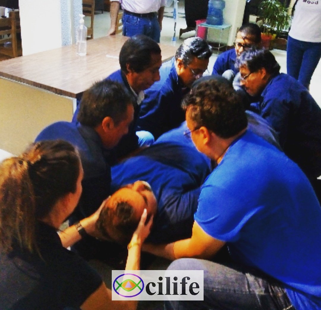 Cilife2018's tweet photo. Si se le solicita apoyo y dan instrucciones precisas a población civil es probable que se pueda mover a un paciente de peso considerable. #proteccióncivil #contraincendio #primerosauxilios #evacuación #prevención #brigadistas #marketingdigital #emprendedor #cilifepc #cilife https://t.co/qTax9BljTB