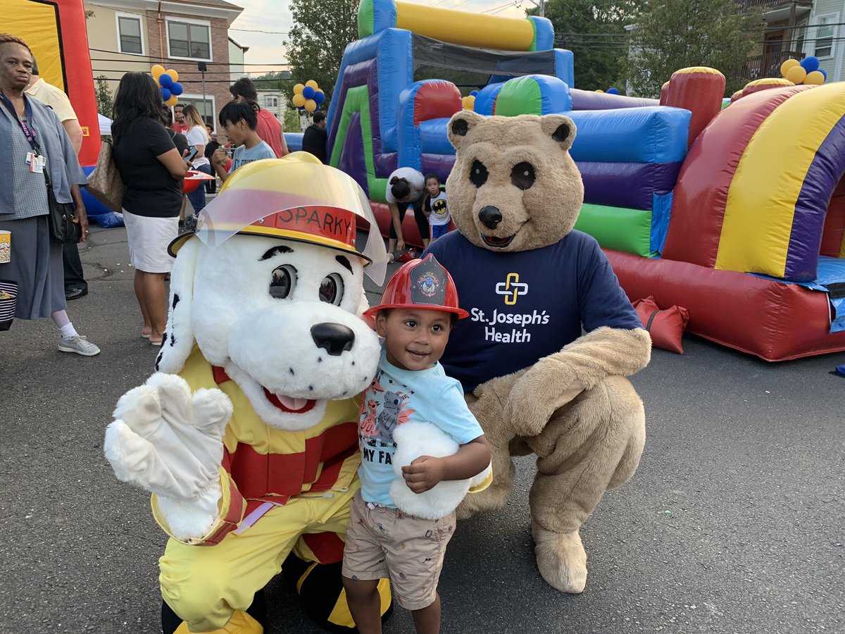 sjh_nj's tweet photo. #PatersonStrong
Thank you to everyone who celebrated #NationalNightOut with St. Joseph’s Health! We are proud to be a part of this incredible initiative, helping to strengthen our community. https://t.co/cwNCthmihO