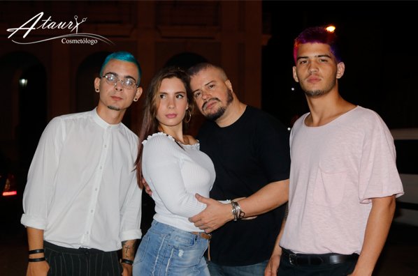 salonataury's tweet photo. Cabellos llenos de colores para una noche de fiesta con #Ataury, disfruta cada minuto con las últimas tendencias del mundo del #cabello #SamVillaShears @salonataury @pravana @kenraprofessional @lanzahaircare @samvillahair #colorimetría @olaplex #stylistssupportingstylists https://t.co/TgQwLrdmpb