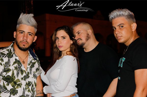salonataury's tweet photo. Cabellos llenos de colores para una noche de fiesta con #Ataury, disfruta cada minuto con las últimas tendencias del mundo del #cabello #SamVillaShears @salonataury @pravana @kenraprofessional @lanzahaircare @samvillahair #colorimetría @olaplex #stylistssupportingstylists https://t.co/TgQwLrdmpb