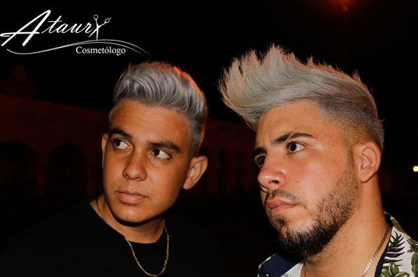 salonataury's tweet photo. Cabellos llenos de colores para una noche de fiesta con #Ataury, disfruta cada minuto con las últimas tendencias del mundo del #cabello #SamVillaShears @salonataury @pravana @kenraprofessional @lanzahaircare @samvillahair #colorimetría @olaplex #stylistssupportingstylists https://t.co/TgQwLrdmpb