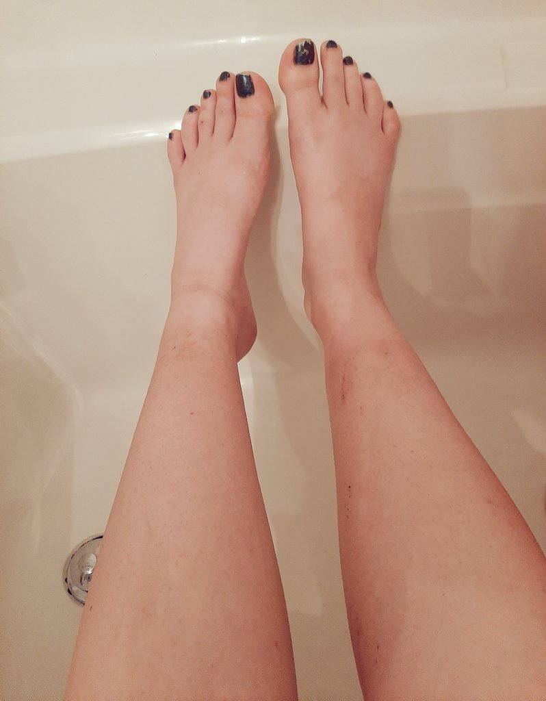 TFootsy's tweet photo. Time to wash these #dirtystinkyfeet 😈#bdscommunity #dbsmpost #feetqueen #footjob #footfetishnation #footworship #FOOTWORSHIP #toes #foot #soles #paypig #feetpiggy #lovemyfeet #canadiangirl #canada #yyc #calgary #blackmail #findomfeet #findom #femdon #footfreak #paymepig https://t.co/yRi9AbeyTs