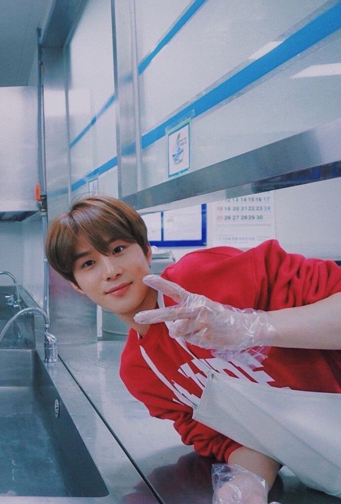 Wayvvkun_'s tweet photo. The king of UWUS ❤️😔 I LOVE YOU SO MUCH #WeLoveYouJungwoo https://t.co/2FleSnARYH