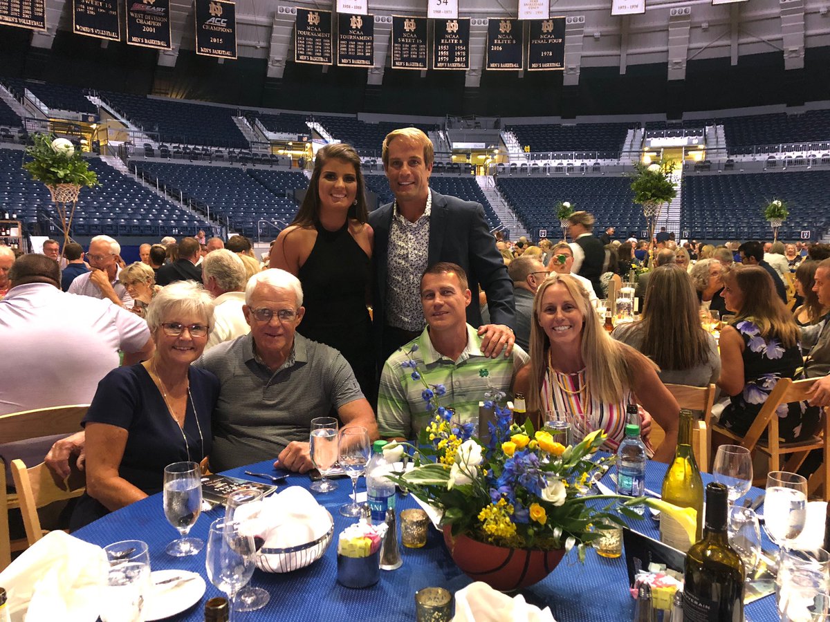 RodCreech's tweet image. What a great night at the Coaches vs Cancer event  at Notre Dame. My brother, Mike, was on the organizing committee and my dad bought a table. Fun sharing a night with my daughter, Skylar Creech!  I know my mom was smiling down on us! ❤️🥰