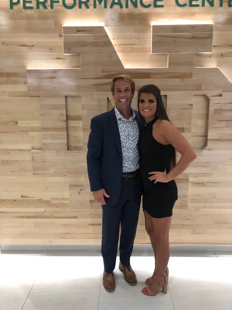 RodCreech's tweet image. What a great night at the Coaches vs Cancer event  at Notre Dame. My brother, Mike, was on the organizing committee and my dad bought a table. Fun sharing a night with my daughter, Skylar Creech!  I know my mom was smiling down on us! ❤️🥰