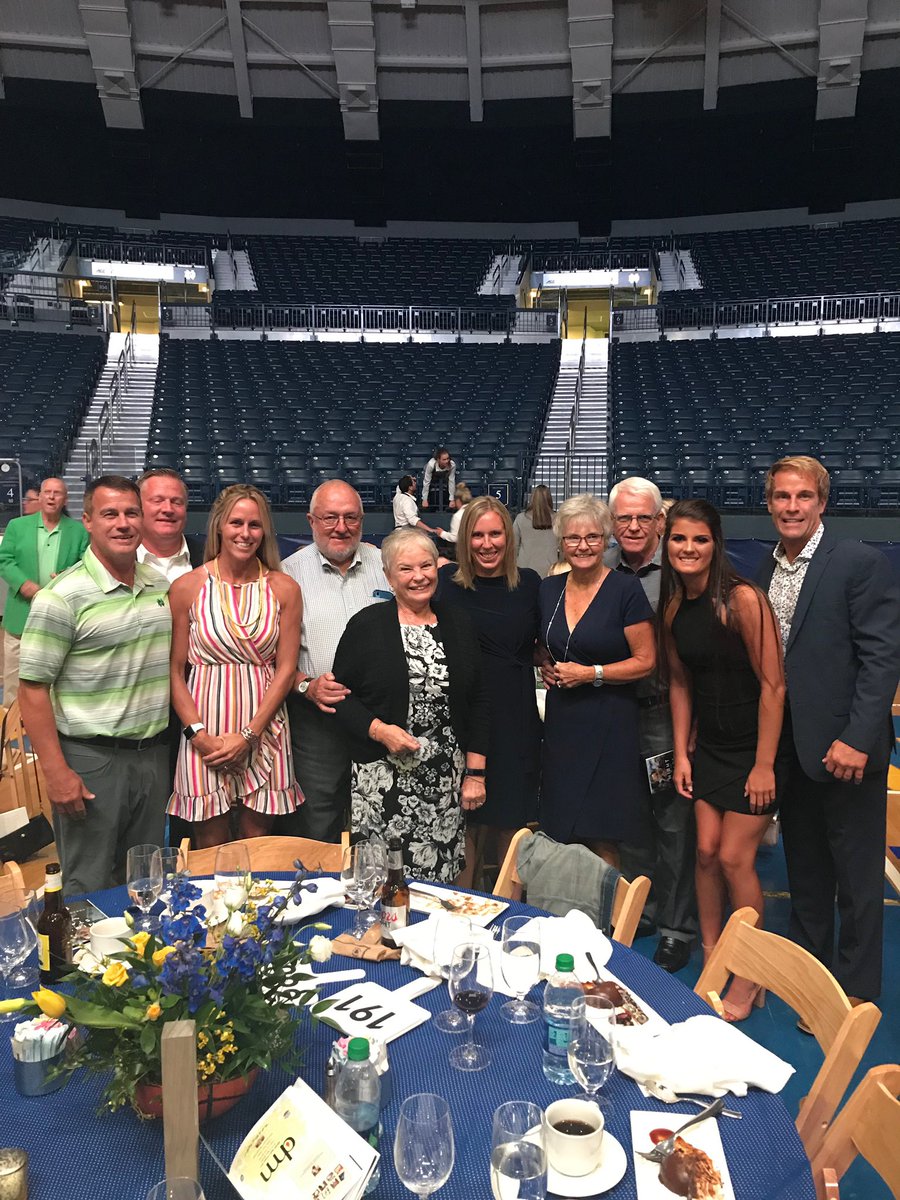RodCreech's tweet image. What a great night at the Coaches vs Cancer event  at Notre Dame. My brother, Mike, was on the organizing committee and my dad bought a table. Fun sharing a night with my daughter, Skylar Creech!  I know my mom was smiling down on us! ❤️🥰