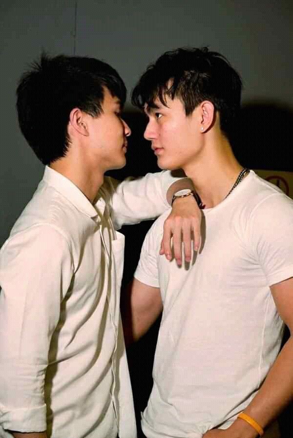boyslovebrasil's tweet photo. Olhem ai as nossa novas seis luas, amadas por uns, odiados por outros. E você, fale pra gente quais são suas luas preferidas. Escolha seu shippe!!! [+]

#2moons2 #2moons2theseries #2moons2ep6 #2moons #pavelphoom https://t.co/xSgt6sCFyk