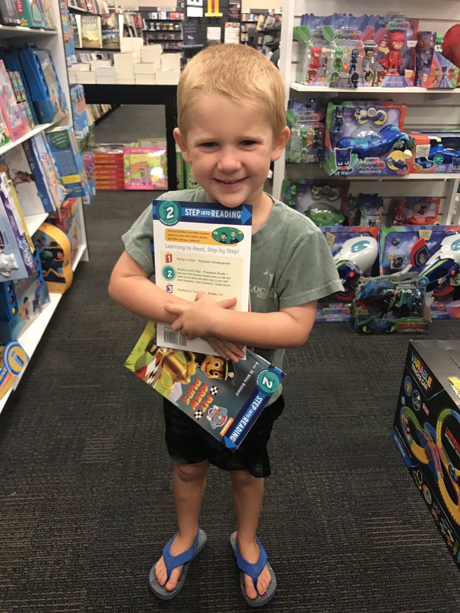 WhitneyUmbarger's tweet photo. These two chose the bookstore over the Zoo today! ๐ฎ๐ค #Lex1SummerFun #gilbertSCOUT #FutureSCOUT @gilbert_primary https://t.co/qirZJxiDRi