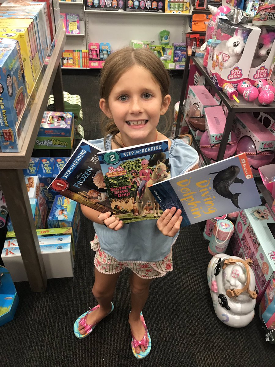 WhitneyUmbarger's tweet photo. These two chose the bookstore over the Zoo today! ๐ฎ๐ค #Lex1SummerFun #gilbertSCOUT #FutureSCOUT @gilbert_primary https://t.co/qirZJxiDRi