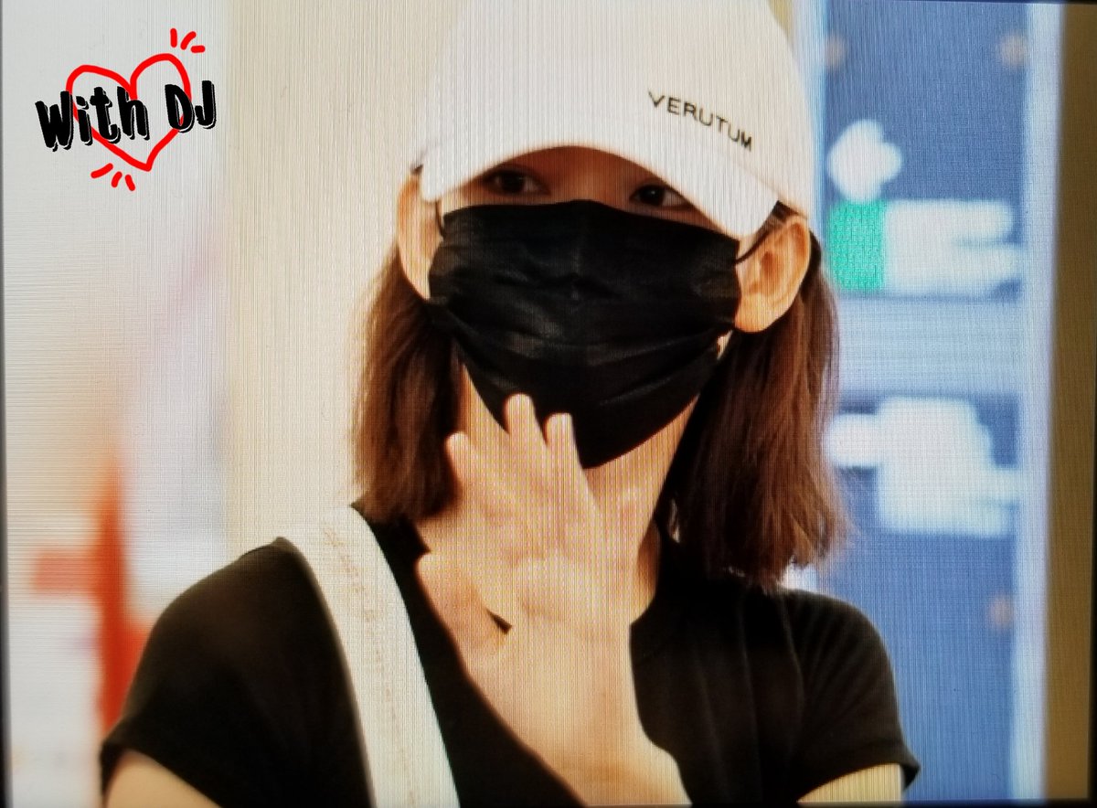 cm_withdj's tweet photo. 190807 HND 입국
#IZONE #아이즈원 #야부키나코 #미야와키사쿠라  #혼다히토미 #권은비 
@official_izone https://t.co/FiHqtDtibN