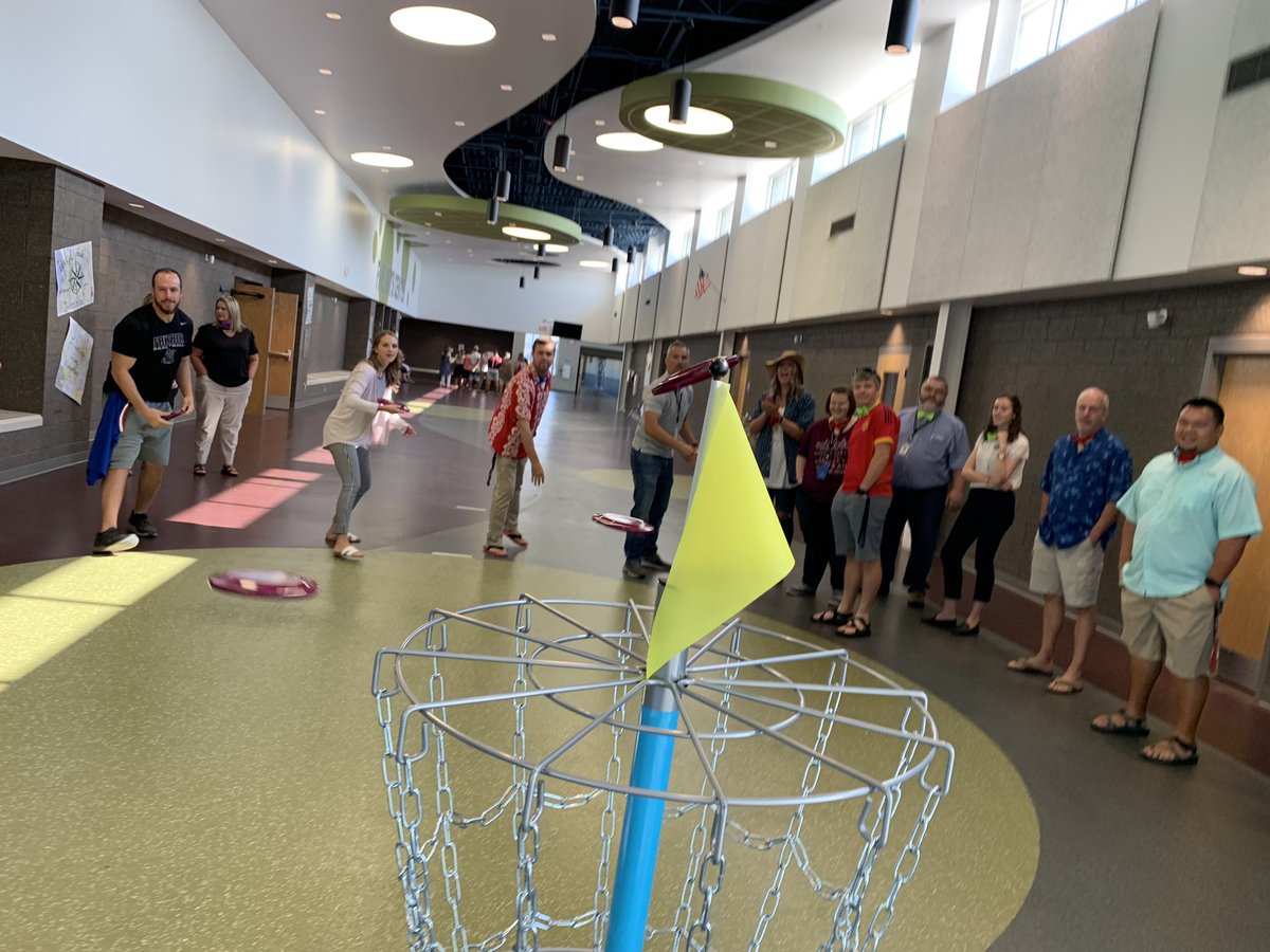 jblanchardedu's tweet photo. Fun first day back.  Battle of the building!  Who will win? 7th or 8th grade? @JH1374 @MiddleSiloam @SSSDPanthers https://t.co/xVIHzxjCo5