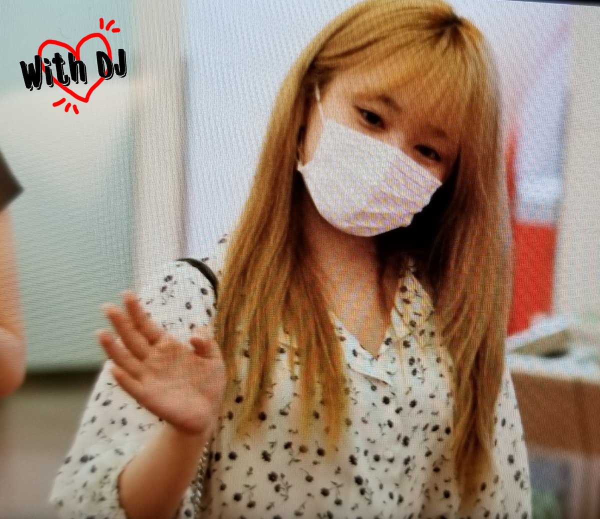 cm_withdj's tweet photo. 190807 HND 입국
#IZONE #아이즈원 #야부키나코 #미야와키사쿠라  #혼다히토미 #권은비 
@official_izone https://t.co/FiHqtDtibN