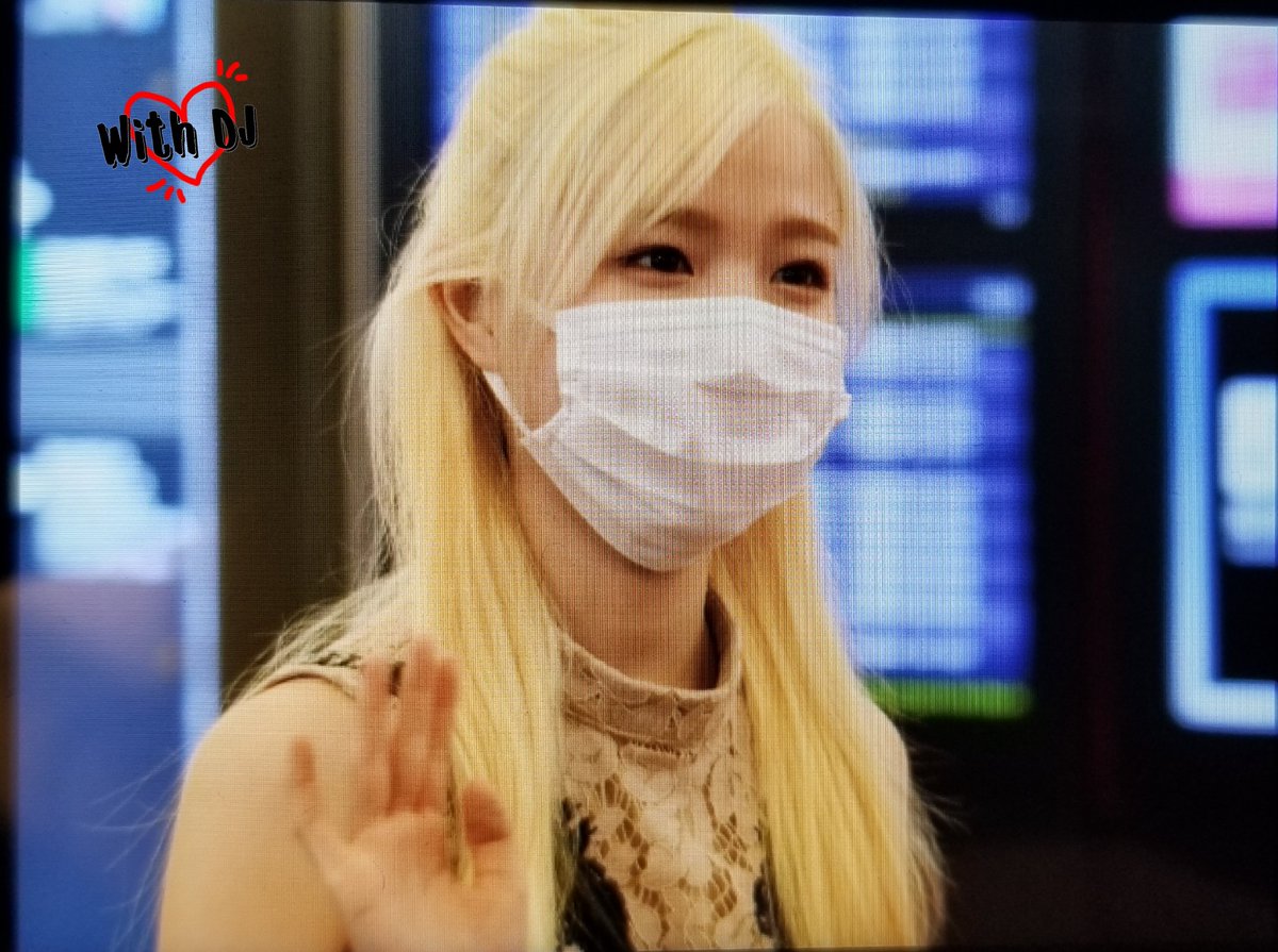 cm_withdj's tweet photo. 190807 HND 입국
#IZONE #아이즈원 #야부키나코 #미야와키사쿠라  #혼다히토미 #권은비 
@official_izone https://t.co/FiHqtDtibN