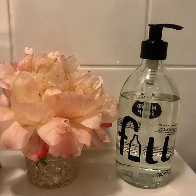 Tacinasays's tweet photo. Moving towards sustainable @airbnb supplies . This hand wash re-fill  from @libertecherie291 “ feel  clean , repeat “ #Fill #libertiecherie #airbnb #airbnbhost @airbnbsustainability #thefuture #nomoresingle useamenities #refill . We can do a vegan fridge… https://t.co/ysdPlv9utX https://t.co/kPGBMH5XqE
