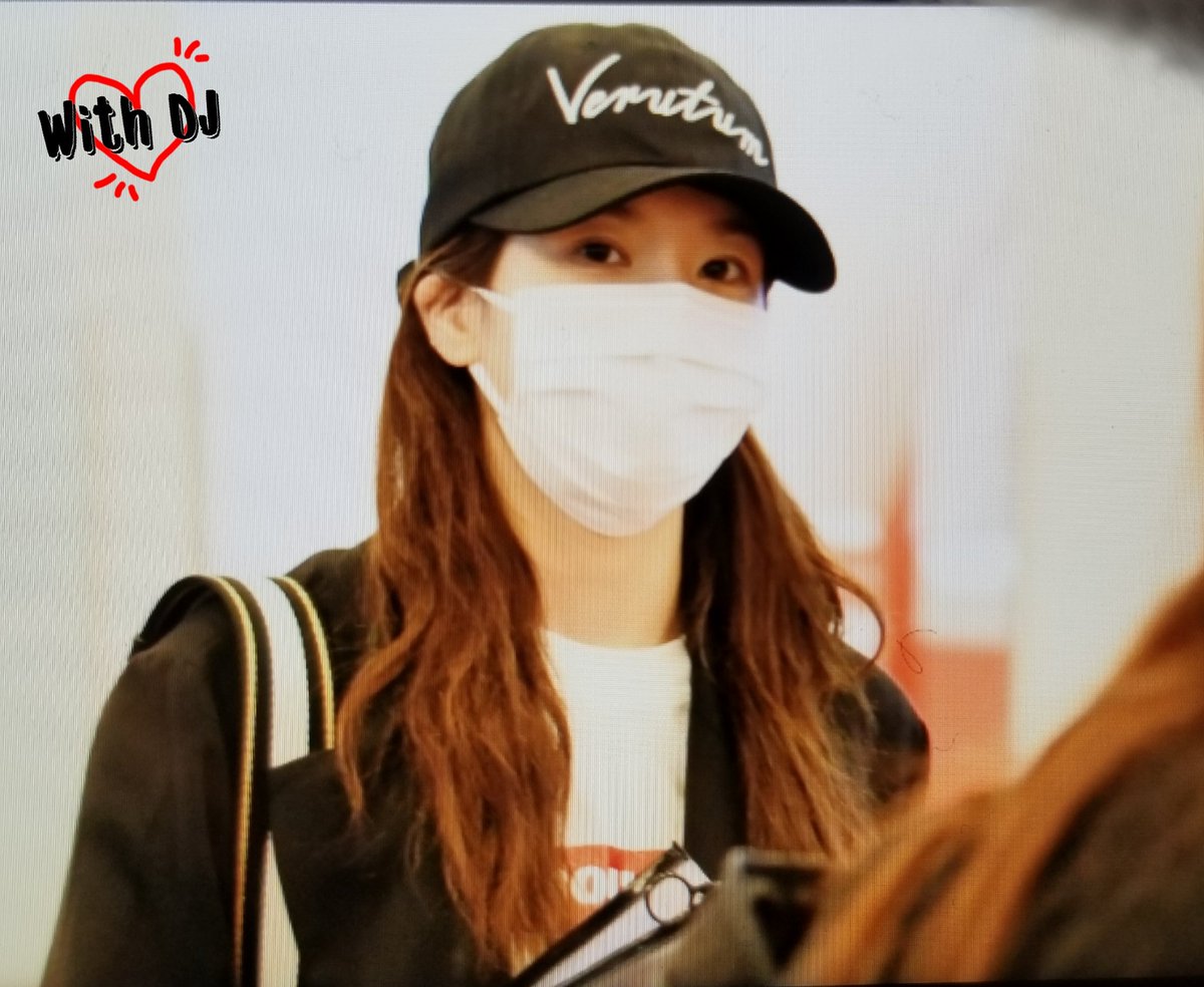 cm_withdj's tweet photo. 190807 HND 입국
#IZONE #아이즈원 #야부키나코 #미야와키사쿠라  #혼다히토미 #권은비 
@official_izone https://t.co/FiHqtDtibN