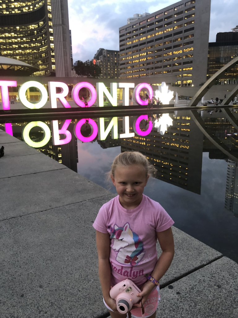 SavSamSunflower's tweet photo. Slightly obsessed w/ this sign. #aejmc19 #summer19 #mdoes8 #davisfam 💖🇨🇦 https://t.co/QPTt8fAl1x