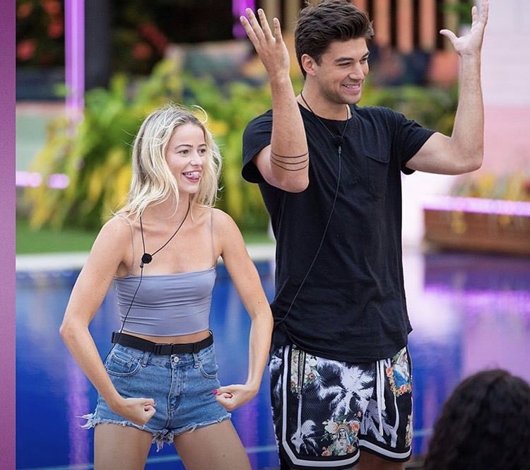 loveislandZE's tweet photo. I ain’t ready for this to end even if they don’t win tmr they still the best they need a yt channel or sum cause imma miss seeing them 🥺 either ways good luck babbies y’all always be my parents 😚 #loveislandusa #Zacabeth #ZacAndElizabeth #truelove https://t.co/Gcoq2lpTkd