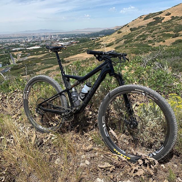 Leadville Bike! Spoiler alert: I didn’t change anything from my normal setup. Last year I rode a hardtail &amp; by the end of the race I remember thinking that a 100 mile MTB race always warrants a dually. Maybe I’m just too old to get beat up... This year I… ift.tt/2KkJXeM